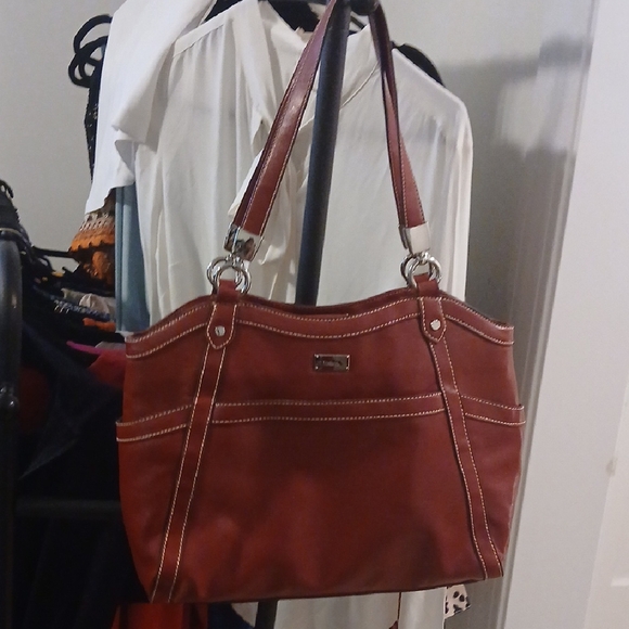 Chic Red Liz& Co Leather Shoulder Bag - Picture 1 of 6